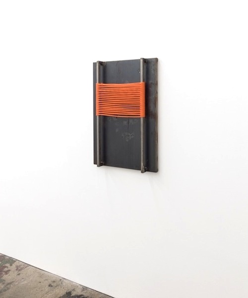 Klara Meinhardt: o.T. [Schaubild], Seil, Metall, 2017, 80 x 60 x 8 cm


